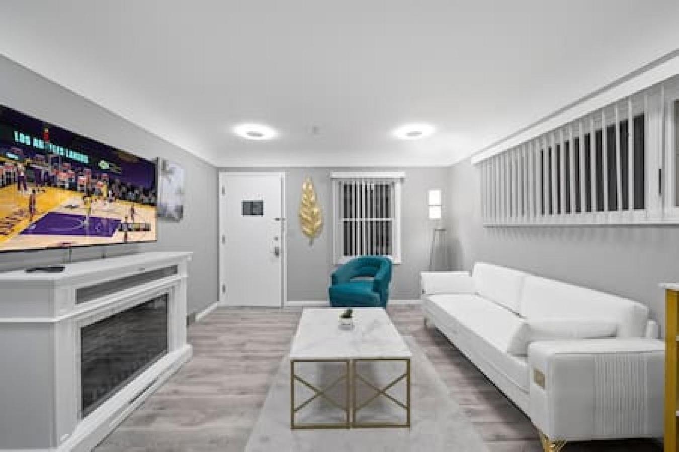 Urban Elegance Retreat In Downtown Rochester Exterior photo